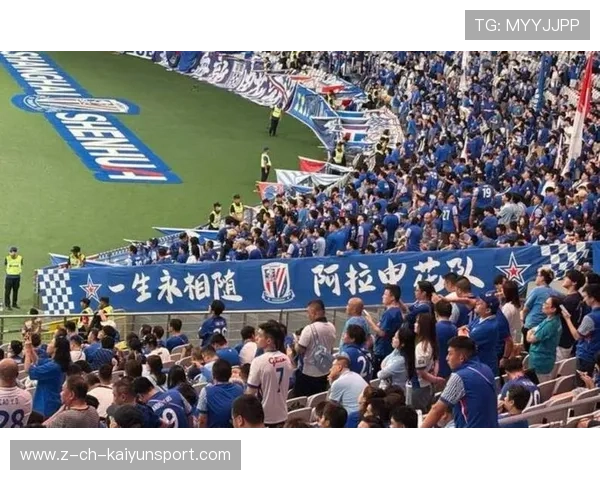 上海申花拉唐边路渗透吸引两名防守